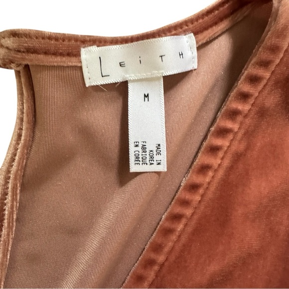 Leith Velour Jumpsuit Wide Leg V-neck Flattering Sleeves Ruffles M - Picture 8 of 9